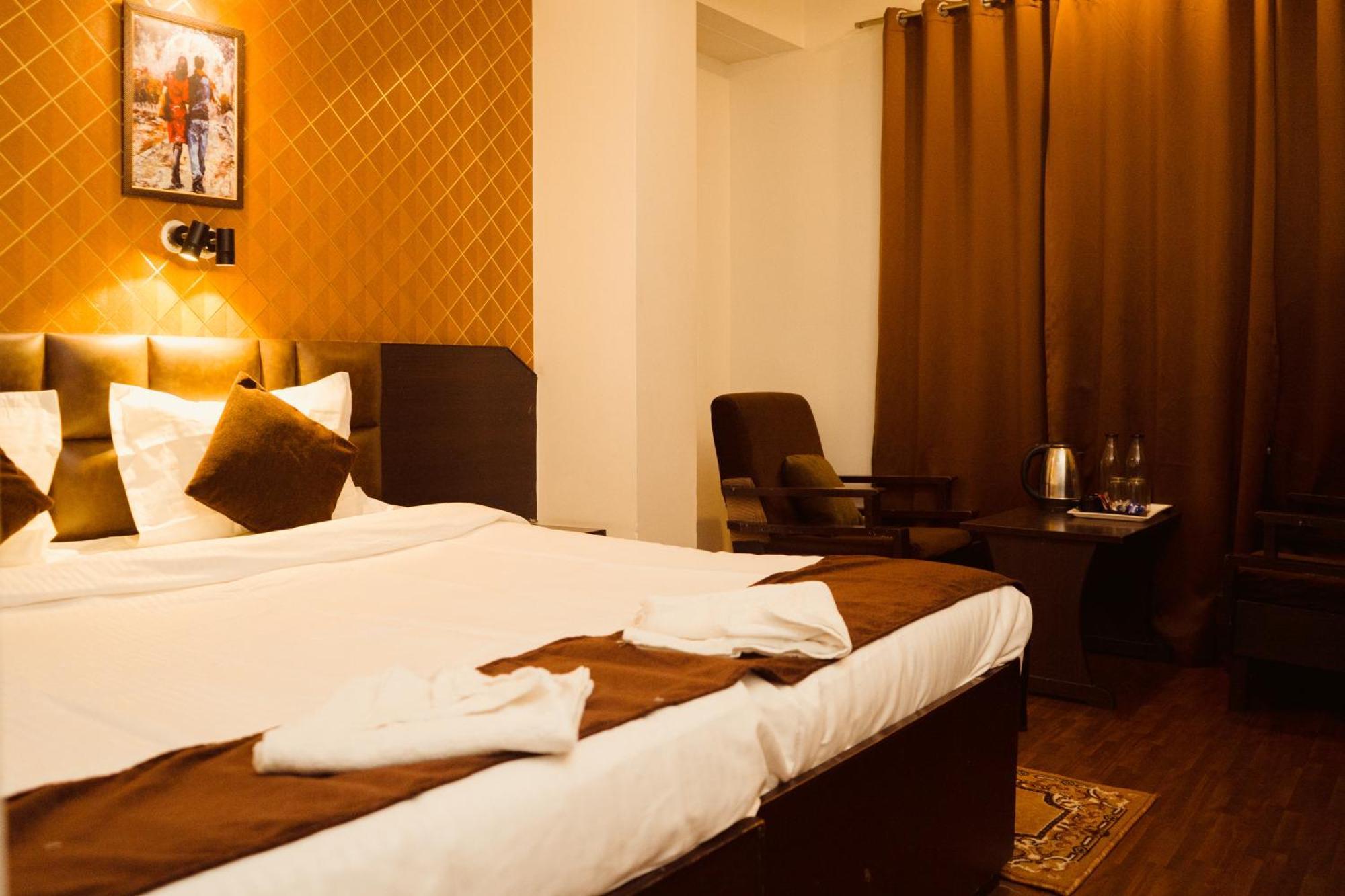 Hotel Siddhi Vinayak Regency, Mg Marg ガントク エクステリア 写真