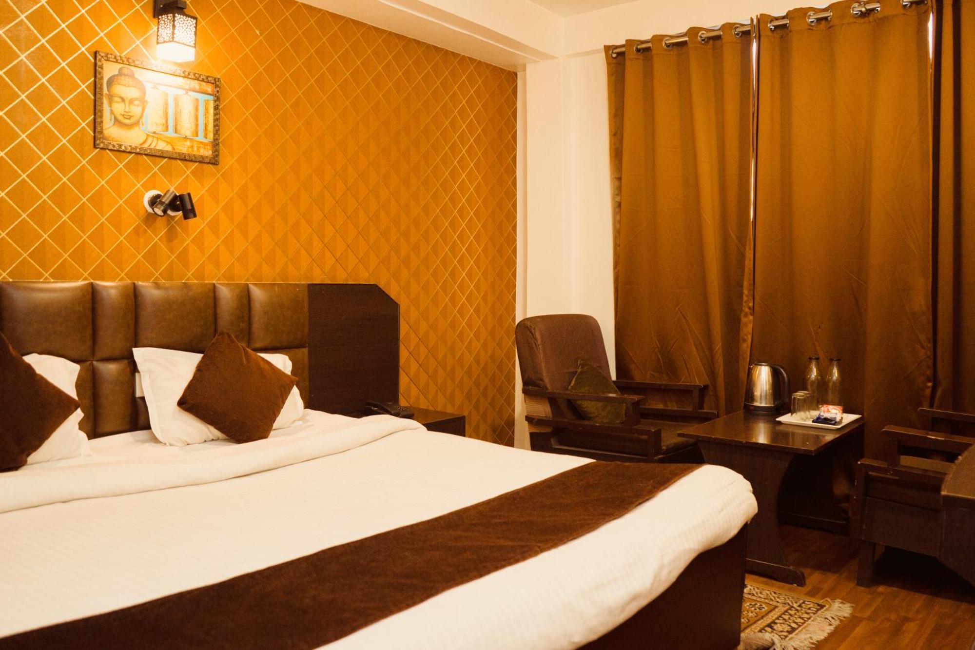 Hotel Siddhi Vinayak Regency, Mg Marg ガントク エクステリア 写真