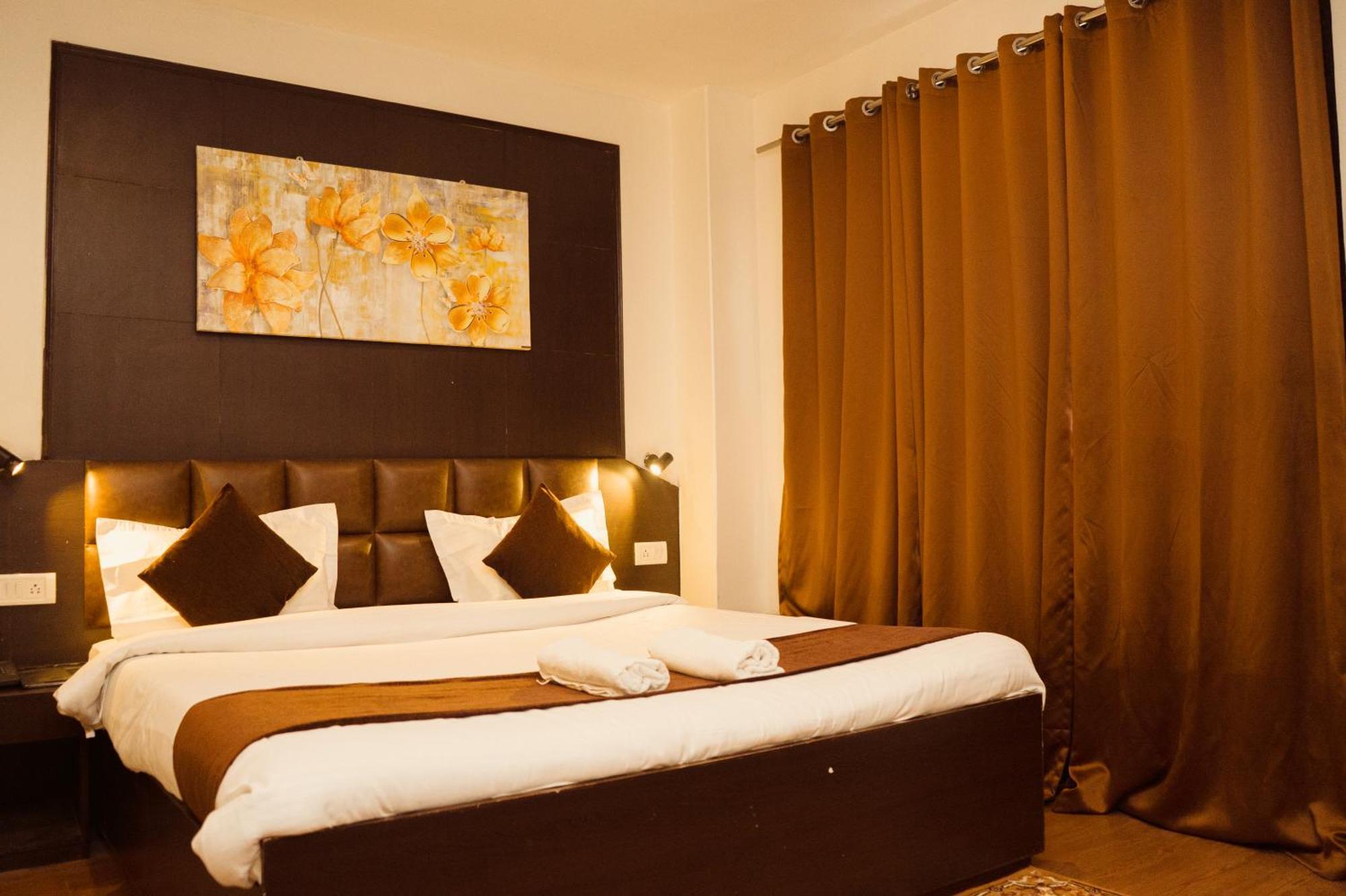 Hotel Siddhi Vinayak Regency, Mg Marg ガントク エクステリア 写真