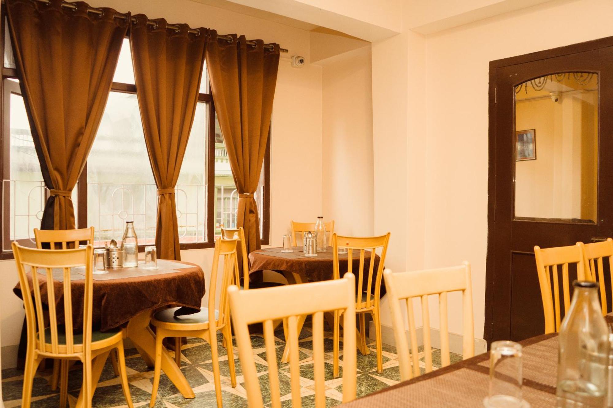 Hotel Siddhi Vinayak Regency, Mg Marg ガントク エクステリア 写真